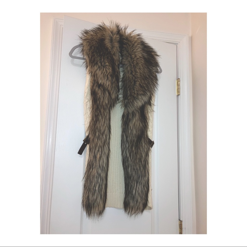 GUESS Faux Fur Vest 🦋